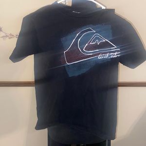 NEW LISTING CHILDREN’s quick silver short sleeve